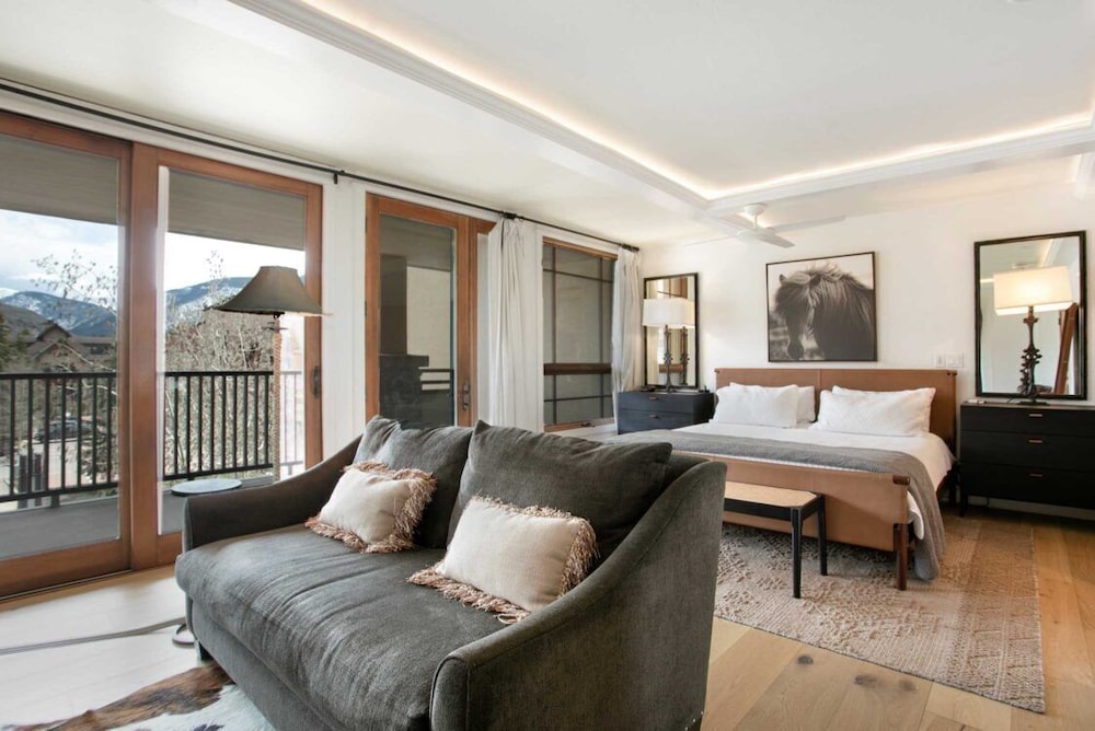 4 BEDROOMS, CONDO, DIAMOND, 4 BATHROOMS