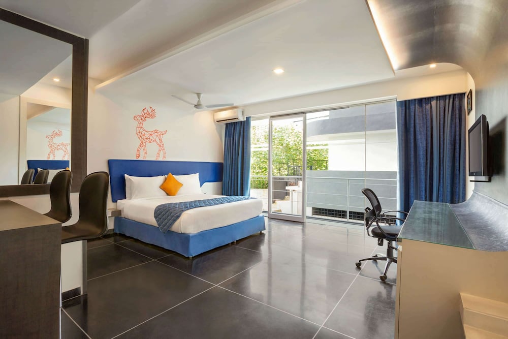 BUSINESS, KING BED