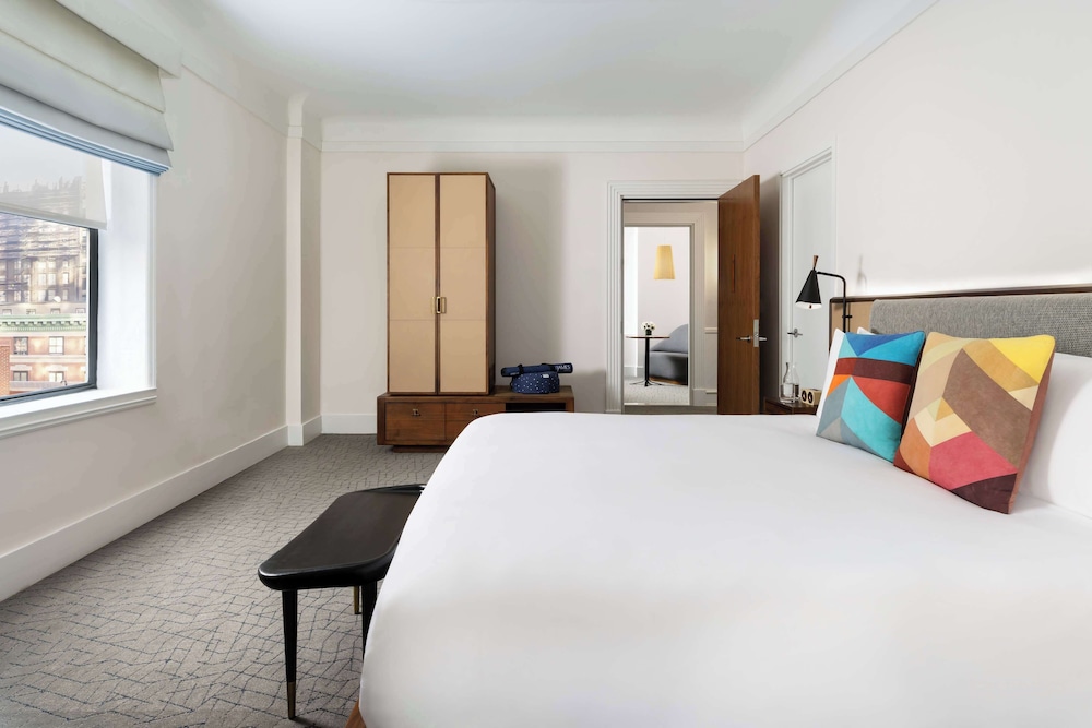 PREMIUM, SUITE, KING BED, SOFA