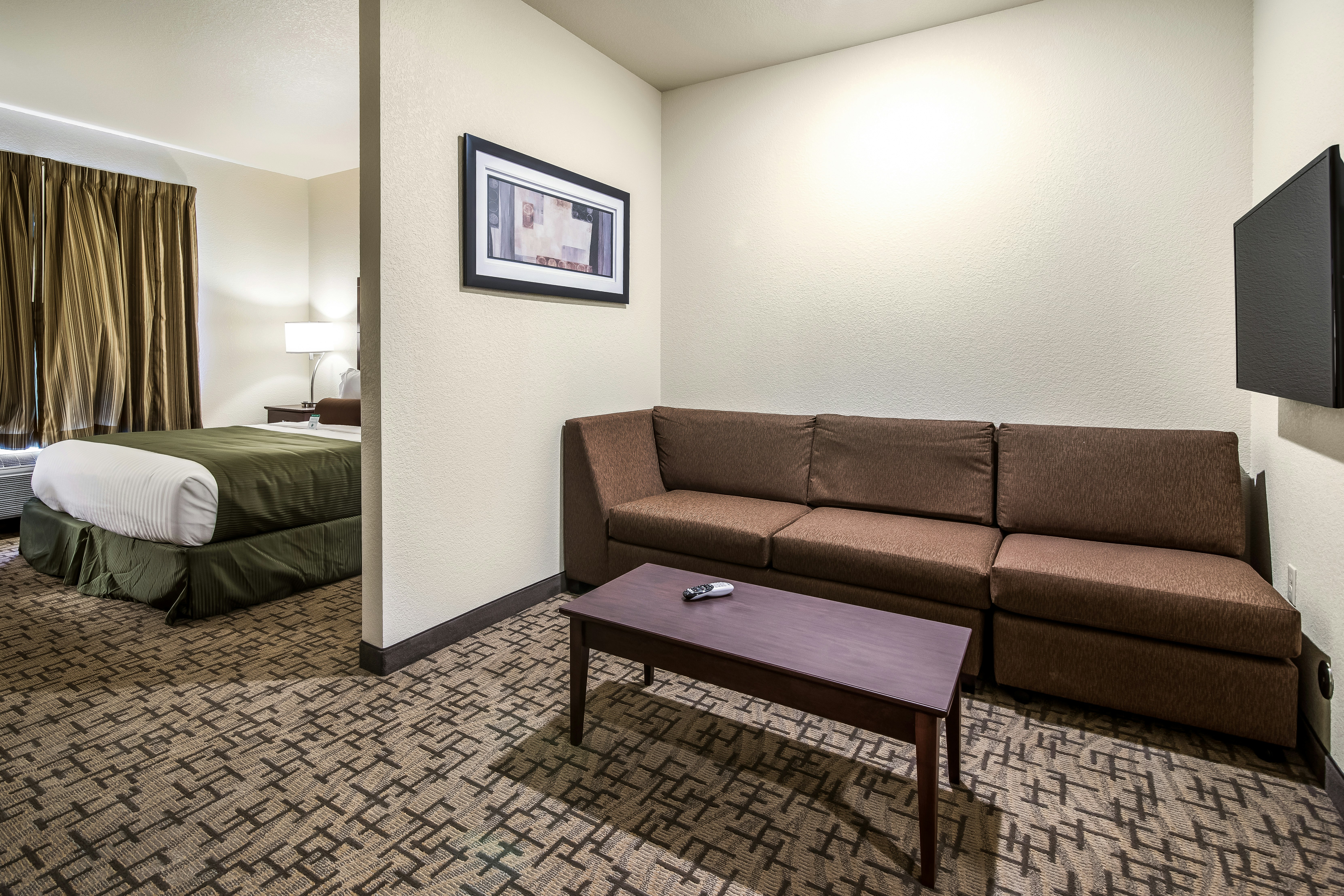 Cobblestone Hotel and Suites Victor 33/52