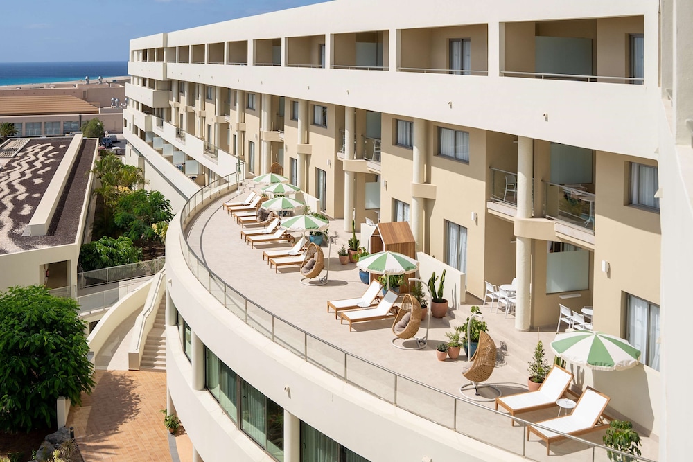 Iberostar Waves Gaviotas Park 1/46