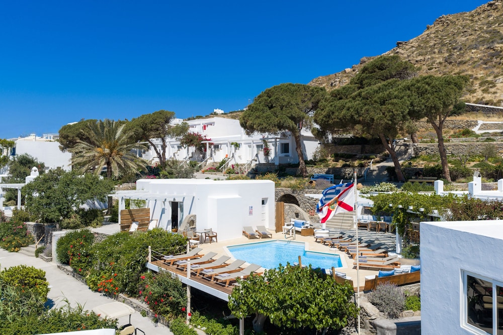 Rhenia Hotel and Bungalows 81/88