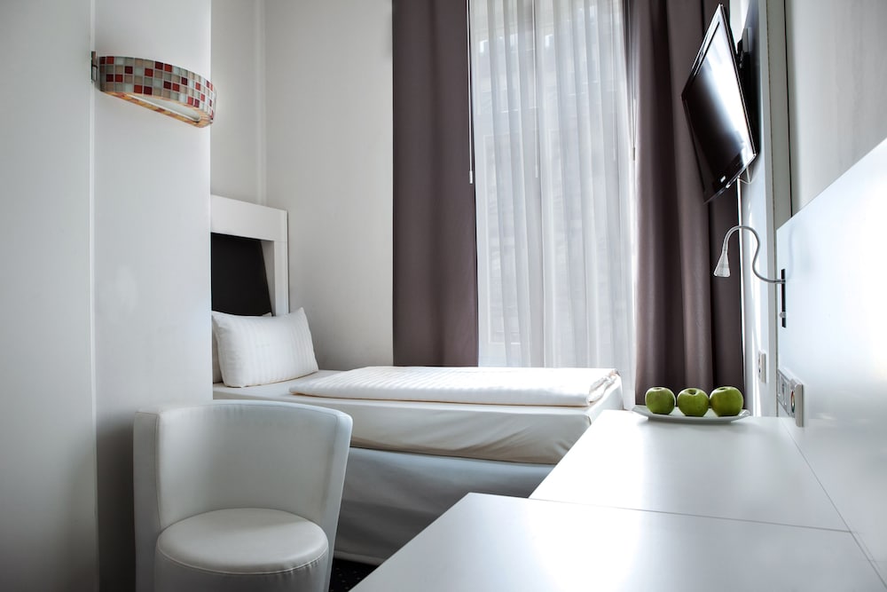 Grand Hotel Downtown Formerly Clarion Collection Frankfurt Central Station 22/57