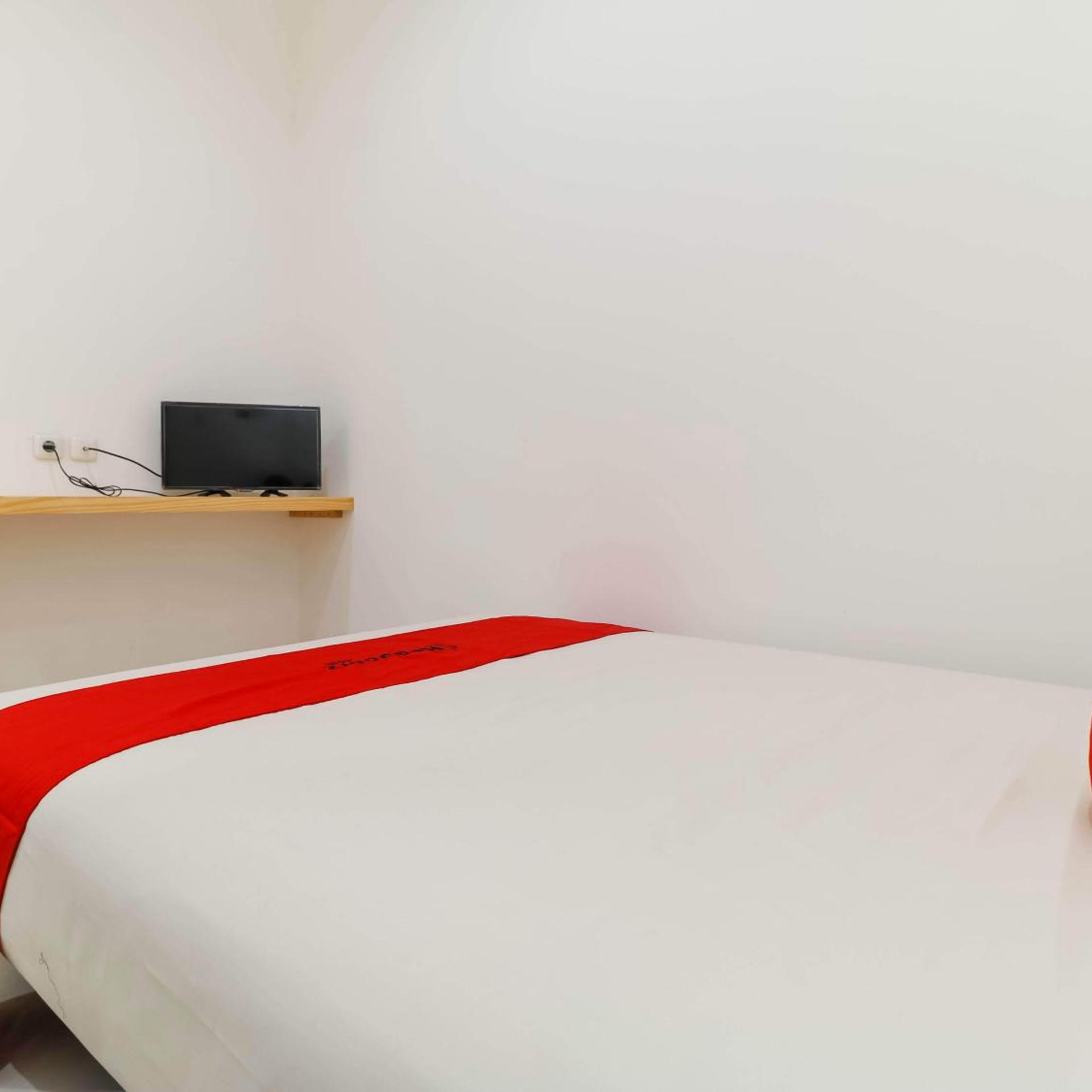 Reddoorz Plus Kapuk Business Park 21/33