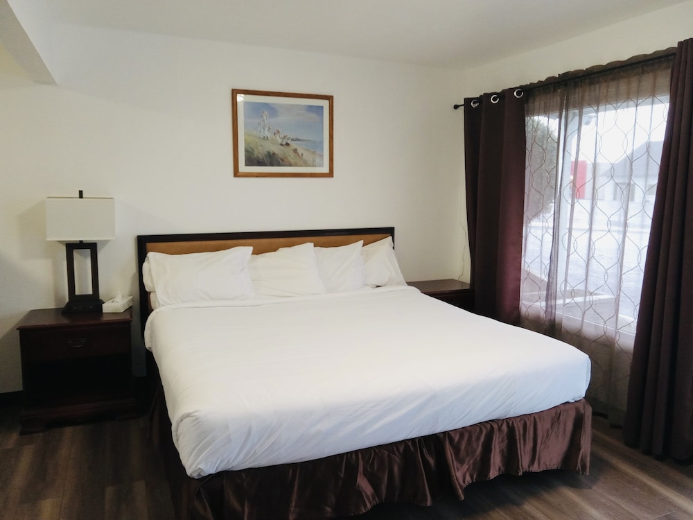 Blue Coast Inn and Suites 6/41