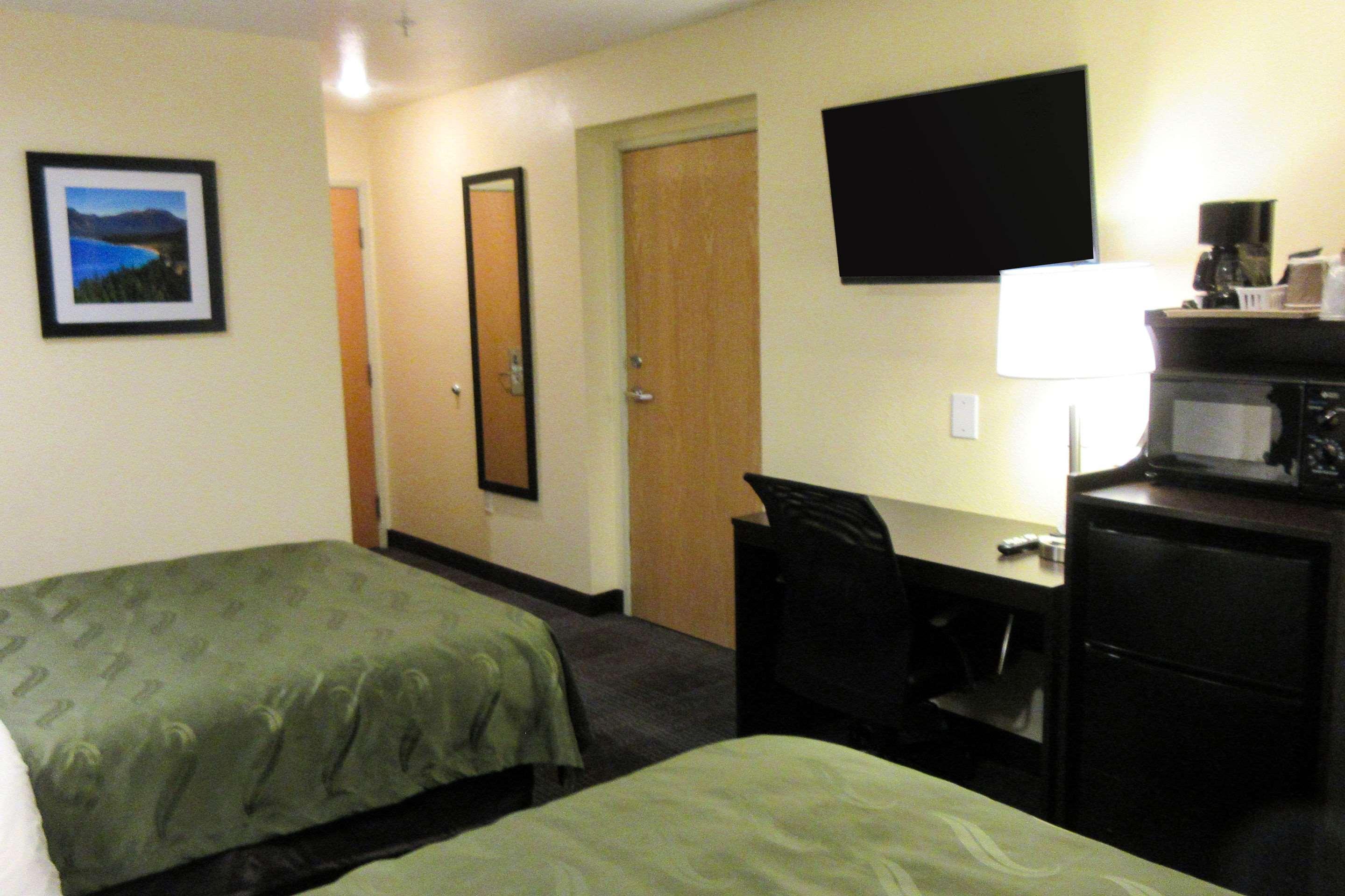 غرفة رباعية بسريرين كوين، Quality Inn and Suites near NAS Fallon 2/3