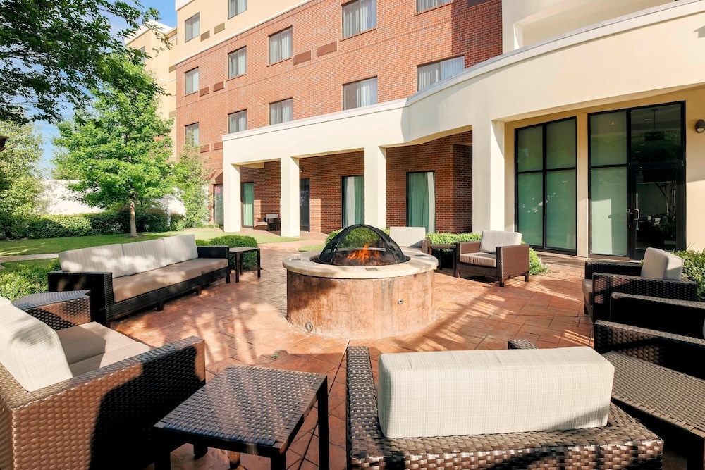 Courtyard Dallas Arlington South 35/53