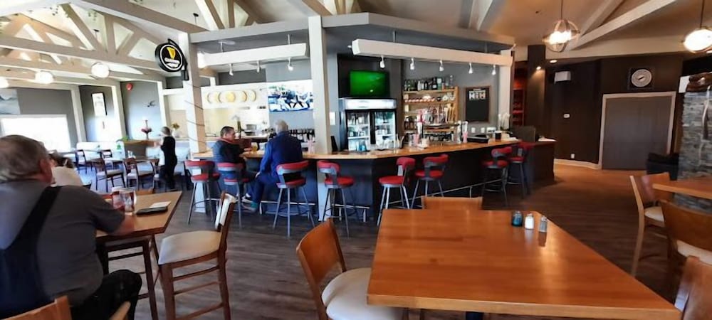 Pacific Shores Resort & Spa 27/48