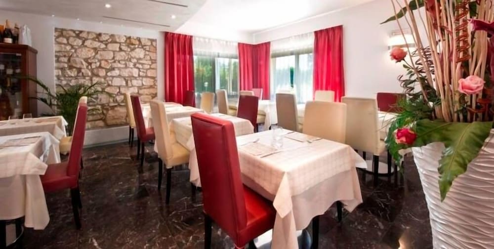 La Grotta Hotel 19/28