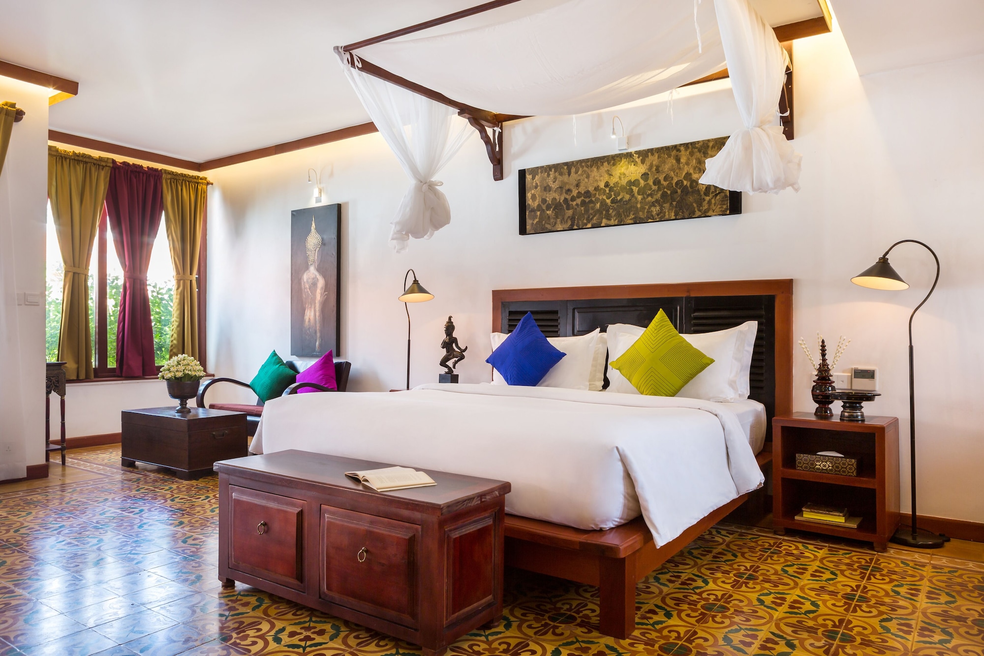 EXECUTIVE, STUDIO, SUITE, DOUBLE OR TWIN BED
