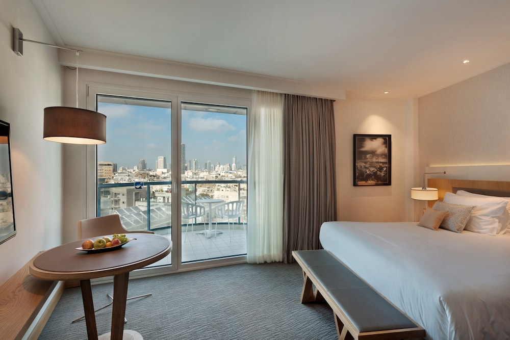 DELUXE, CITY VIEW, BALCONY