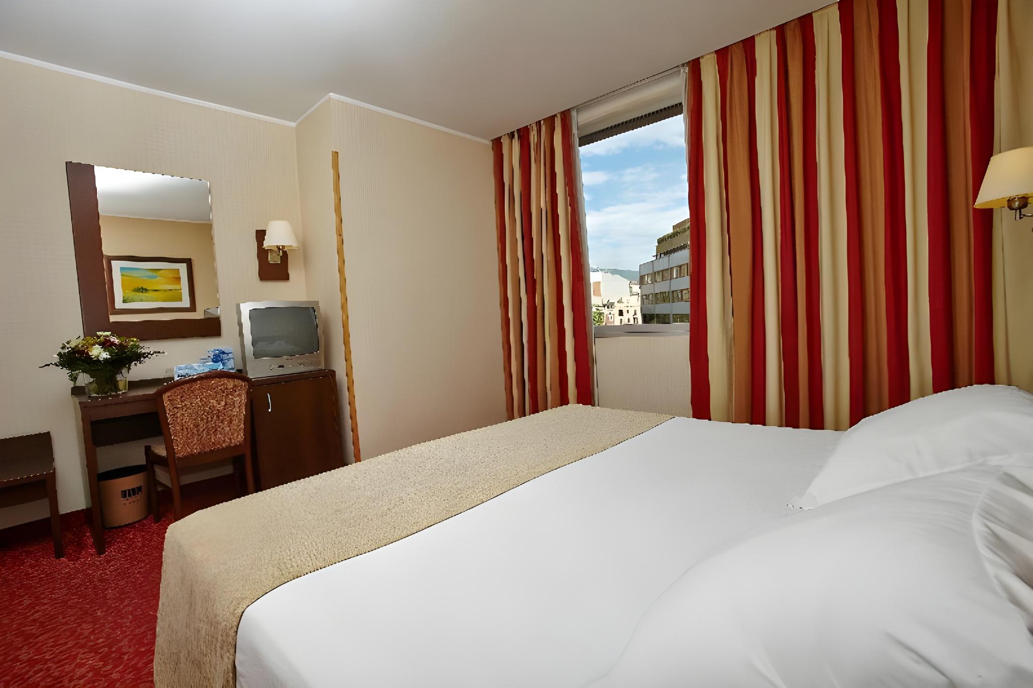 Room, Double or Twin Bed