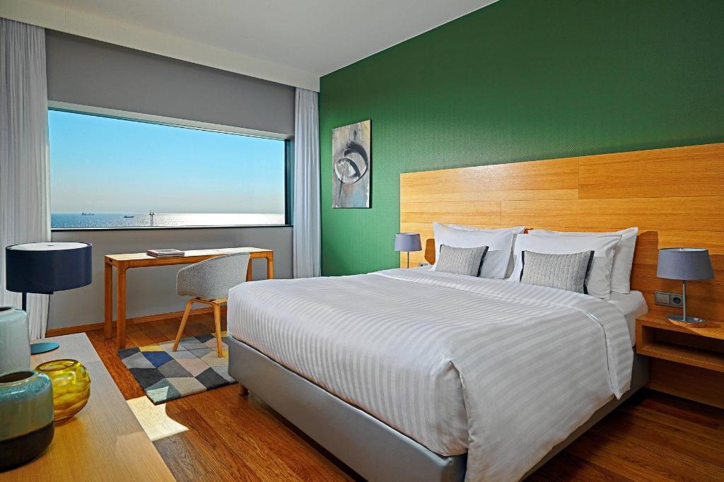 1 Bedroom, Suite, King Bed, Sea View, Top Floor