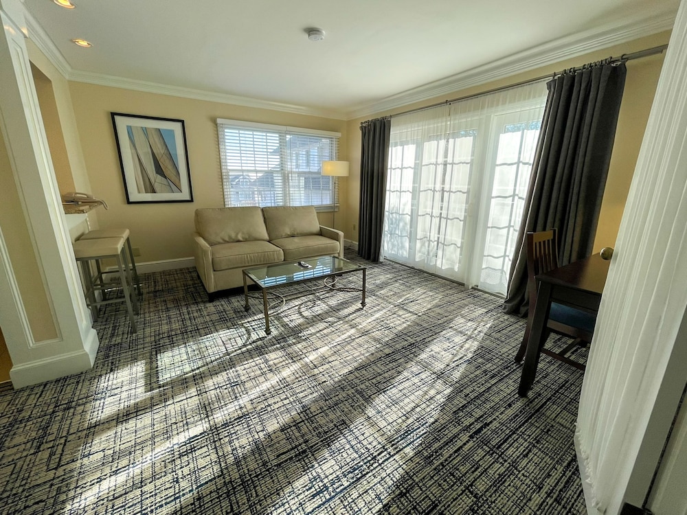 Waters Edge Resort Spa 29/50