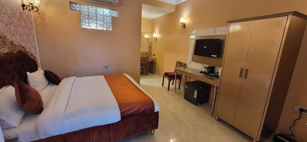 DELUXE, DOUBLE BED