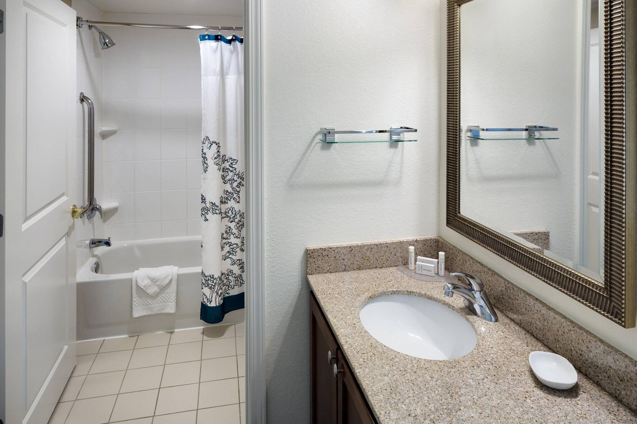 1 Bedroom, Suite, King Bed, Residence Inn by Marriott Milford 3/3