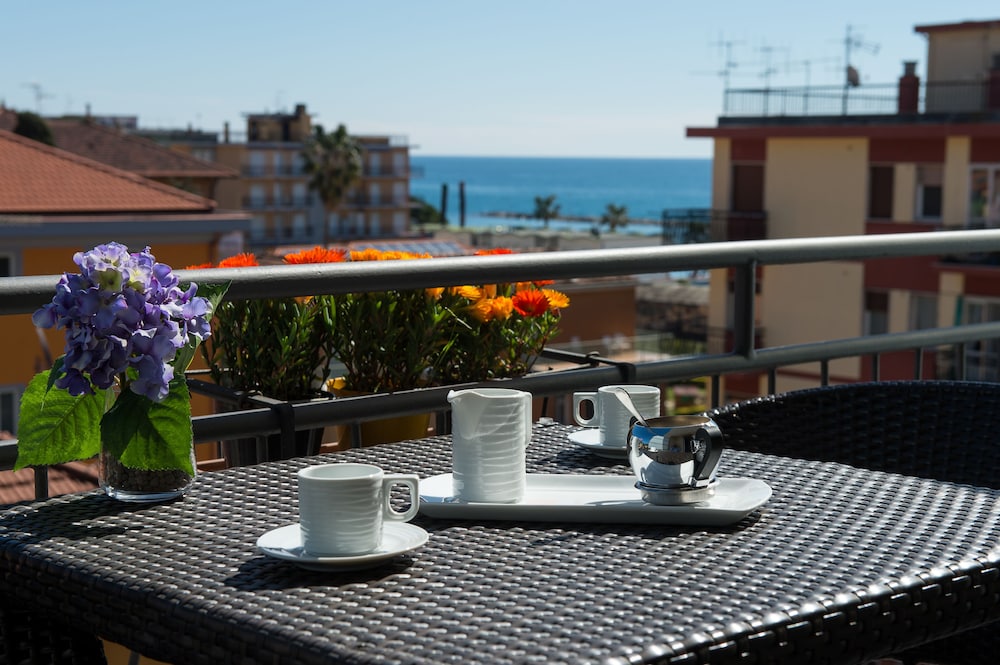 Hotel La Marina 53/63