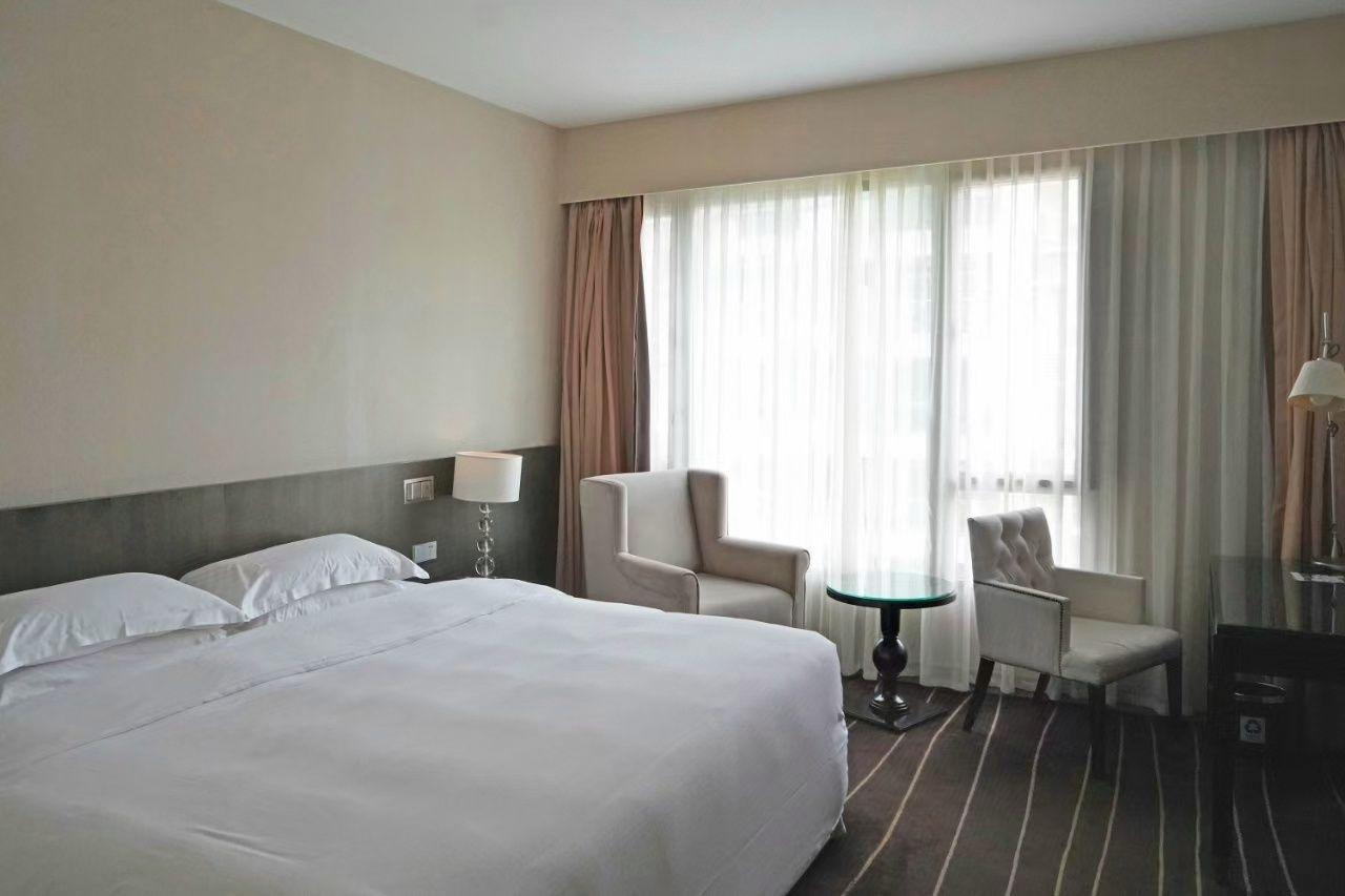 Room, Queen Bed