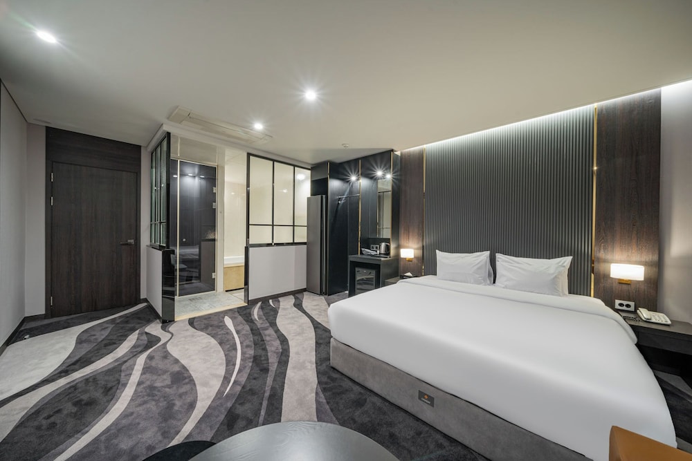 Mbn Hotel 7/16