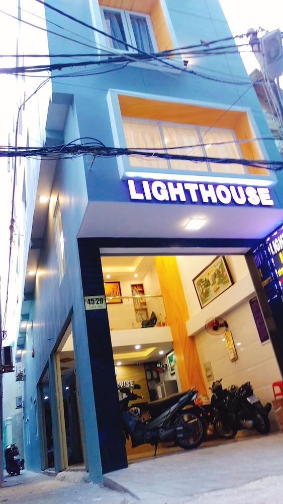 Lighthouse Hotel 4/76