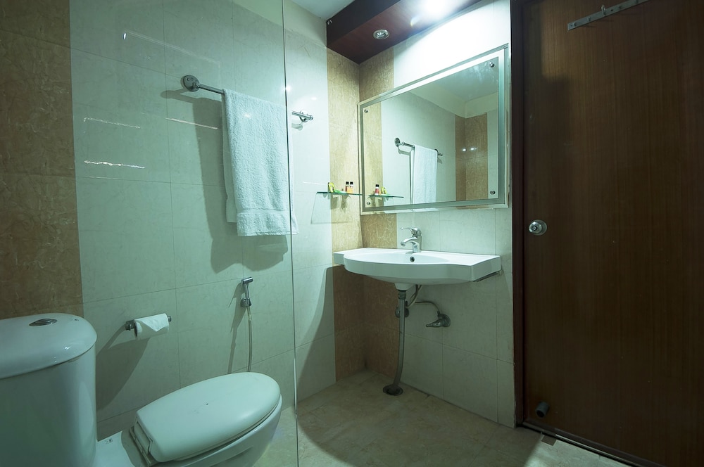 Hotel Rama Inn 20/20