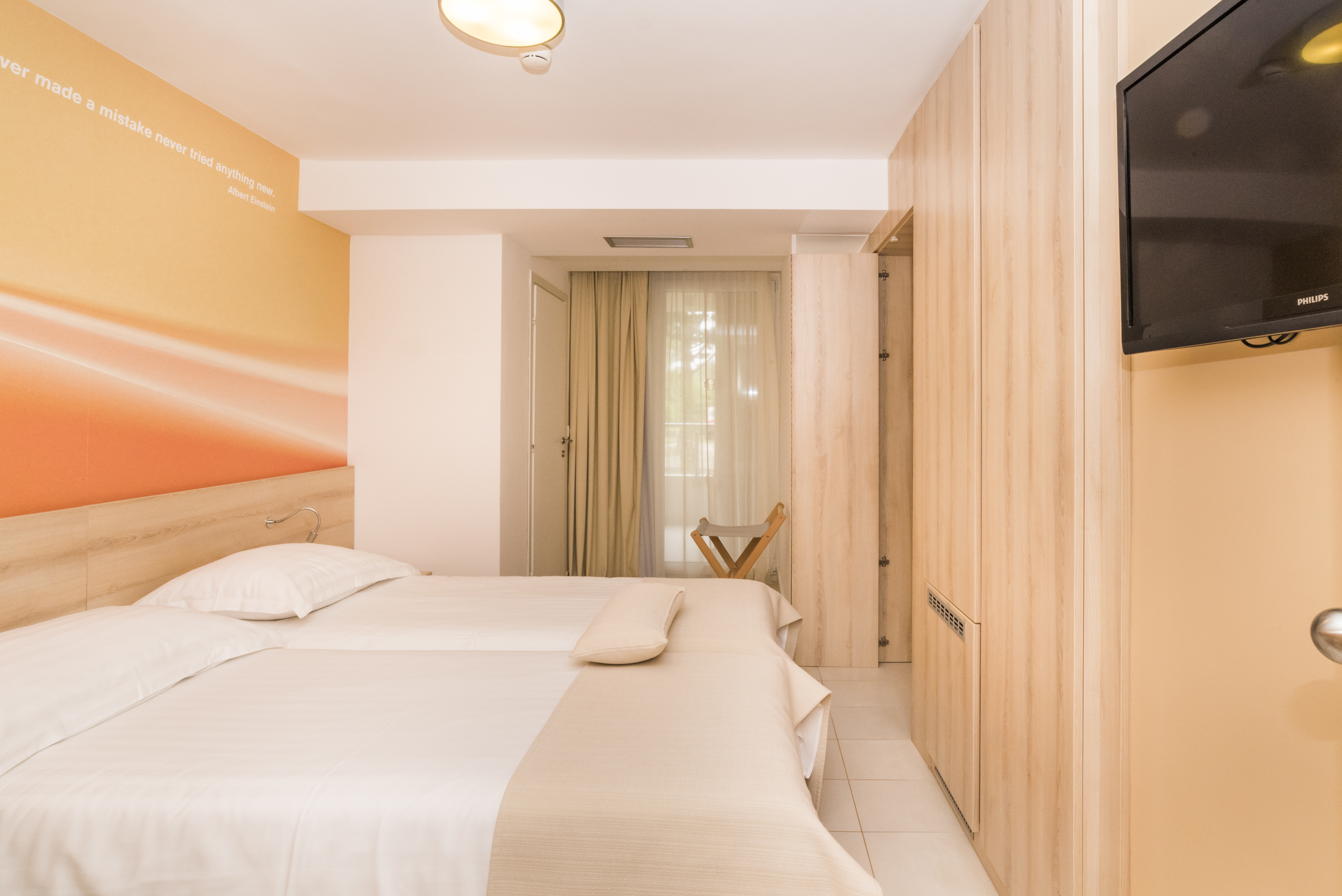 Classic room with balcony park side Connected