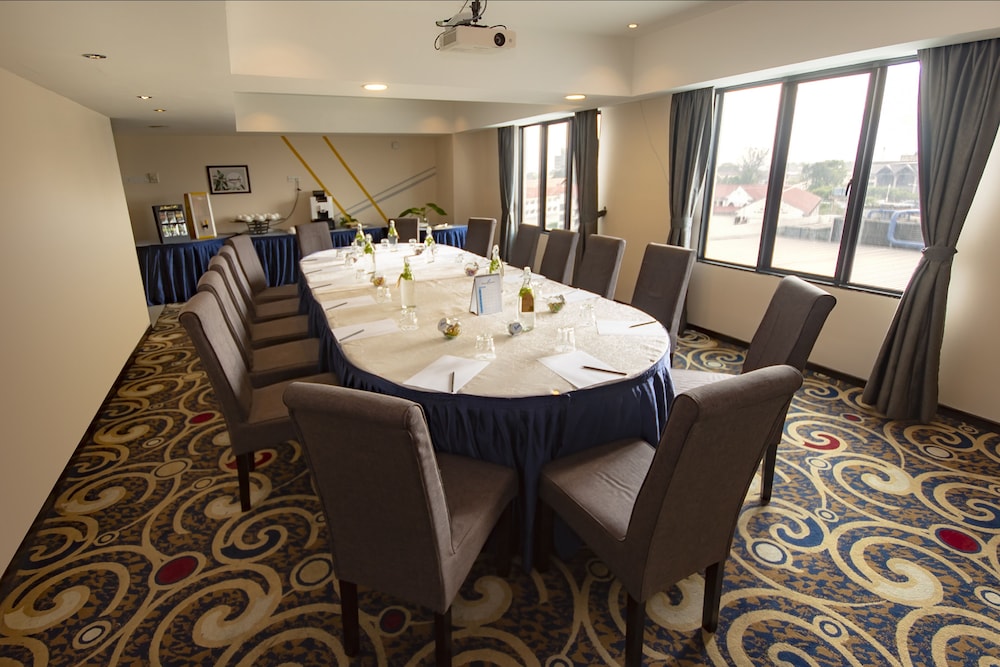 Kinta Riverfront Hotel And Suites 41/63