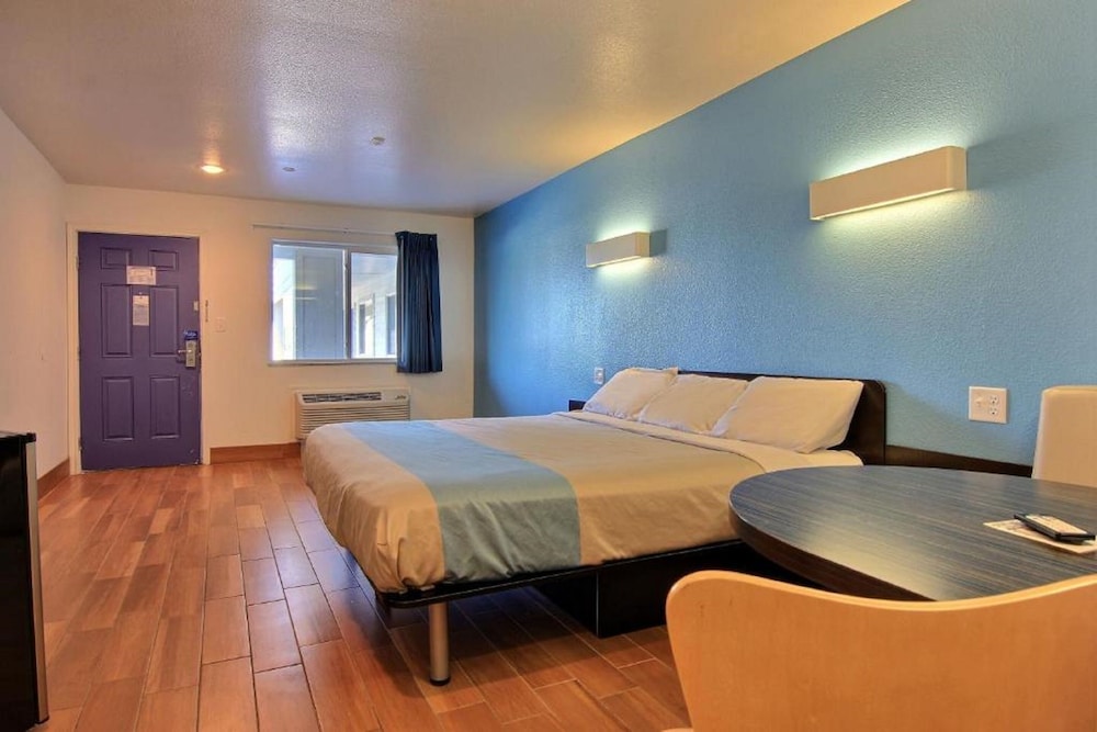 Motel6 Rockport, TX 33/58