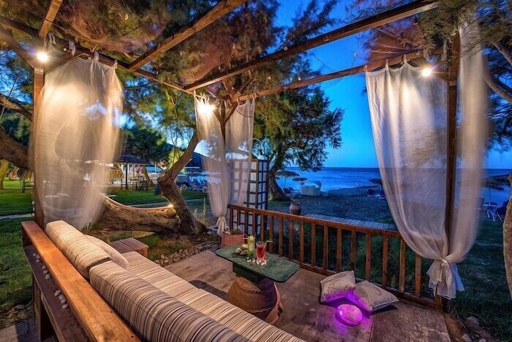 Fiore Beach Studios 9/41