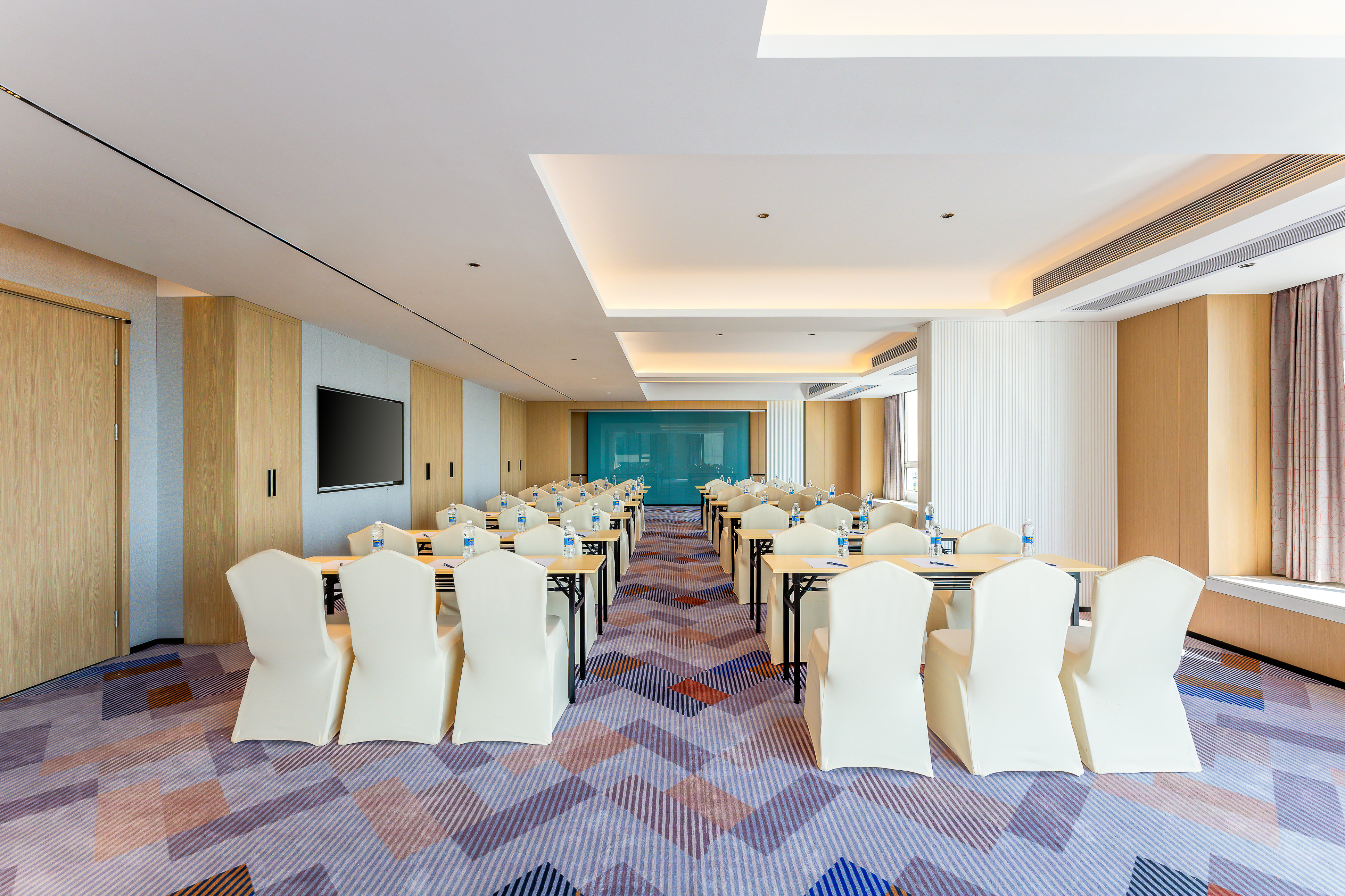 Holiday Inn Express Zhanjiang Coast 34/41