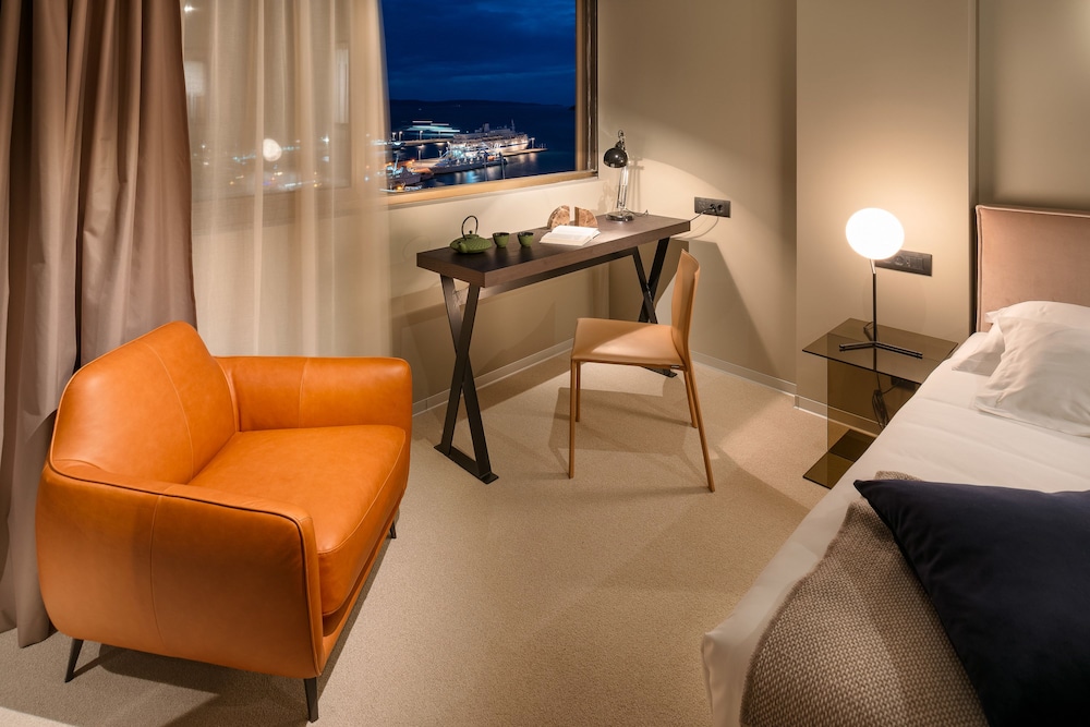 Hotel Royal Suites 62/73