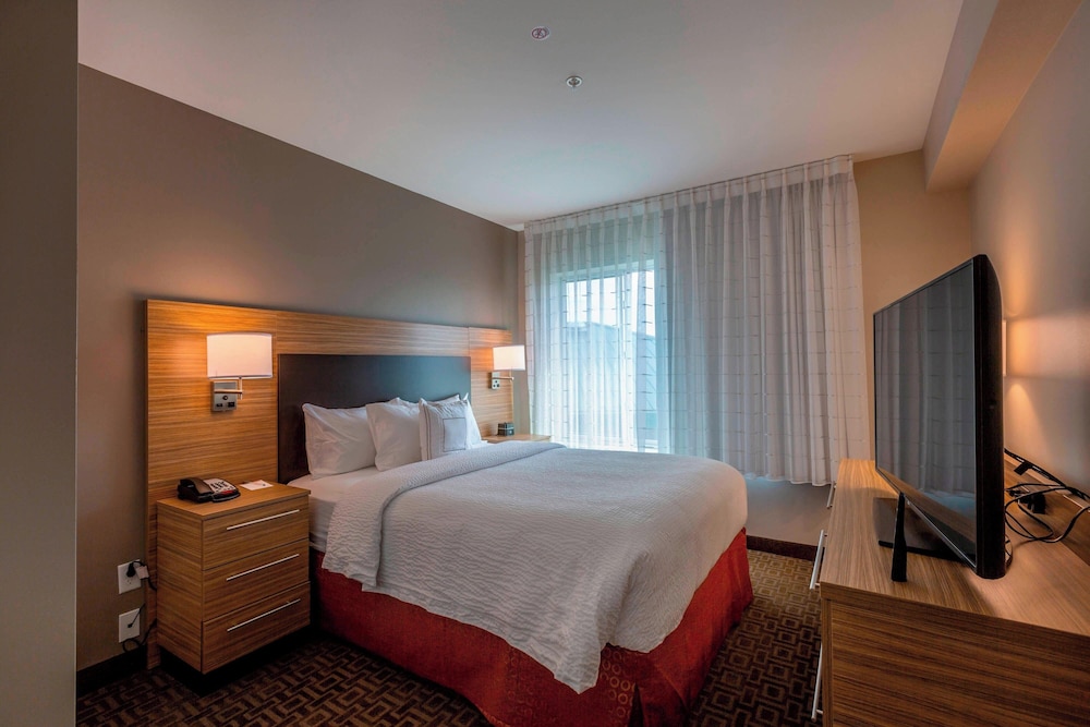 1 BEDROOM, SUITE