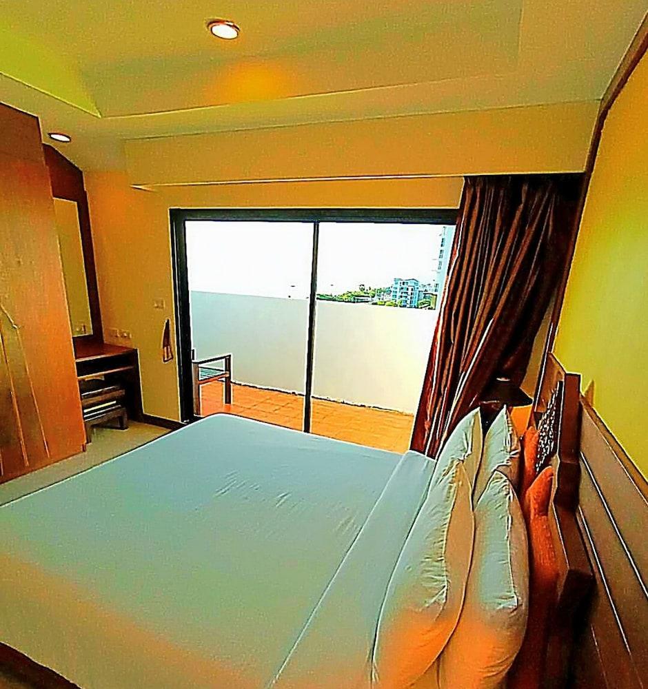2 Bedrooms, Sky, Heritage, Beach, Suite