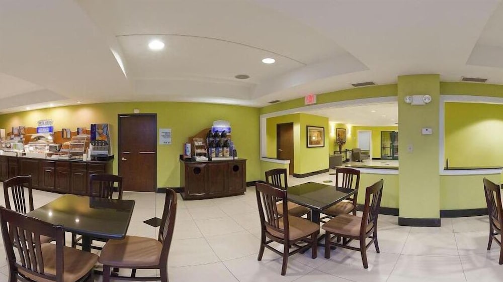 Holiday Inn Express Hotel Suites Tell City 50/62