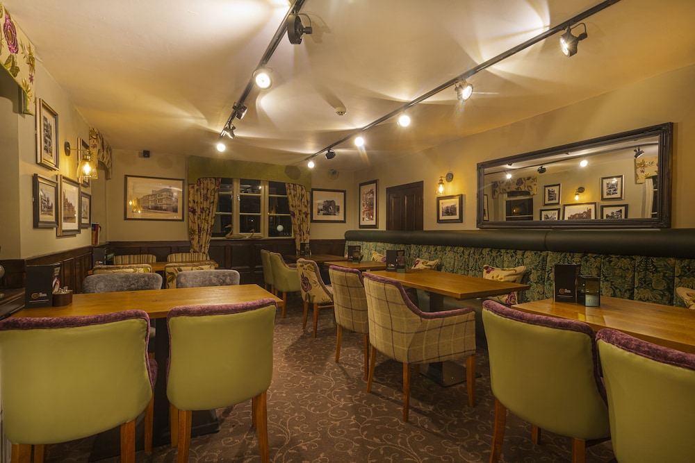 Tudor House Hotel 63/85