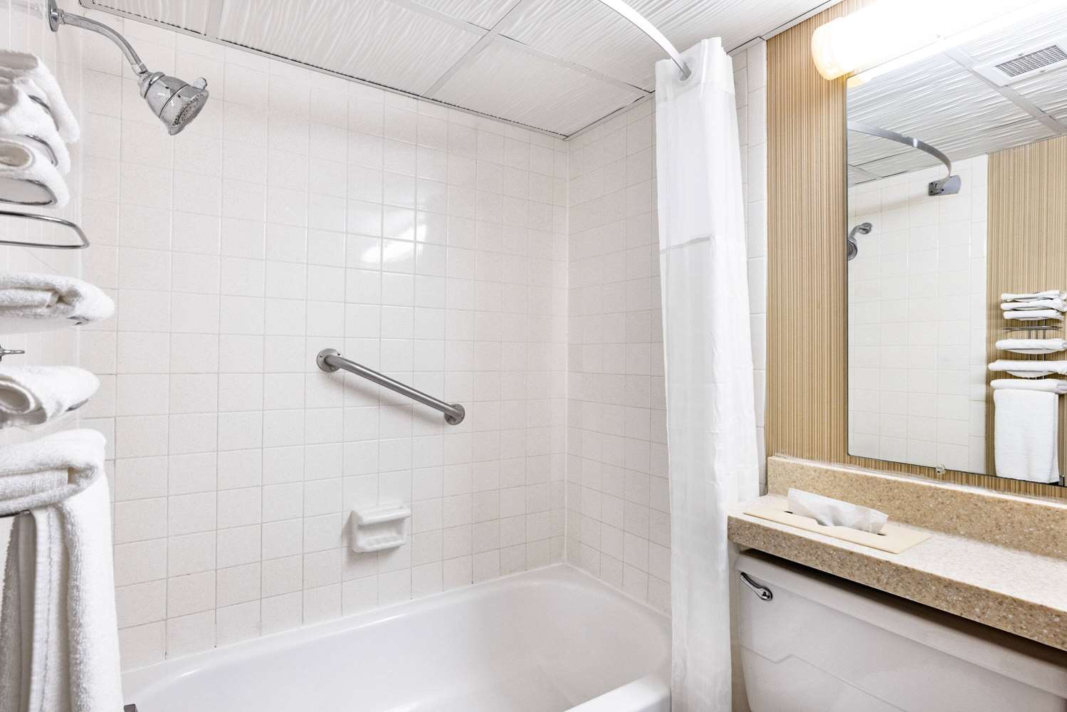 Ramada By Wyndham Grand Forks 39/40