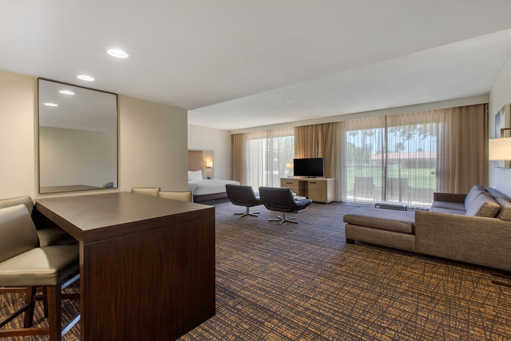 Doubletree By Hilton Golf Resort Palm Springs 42/81