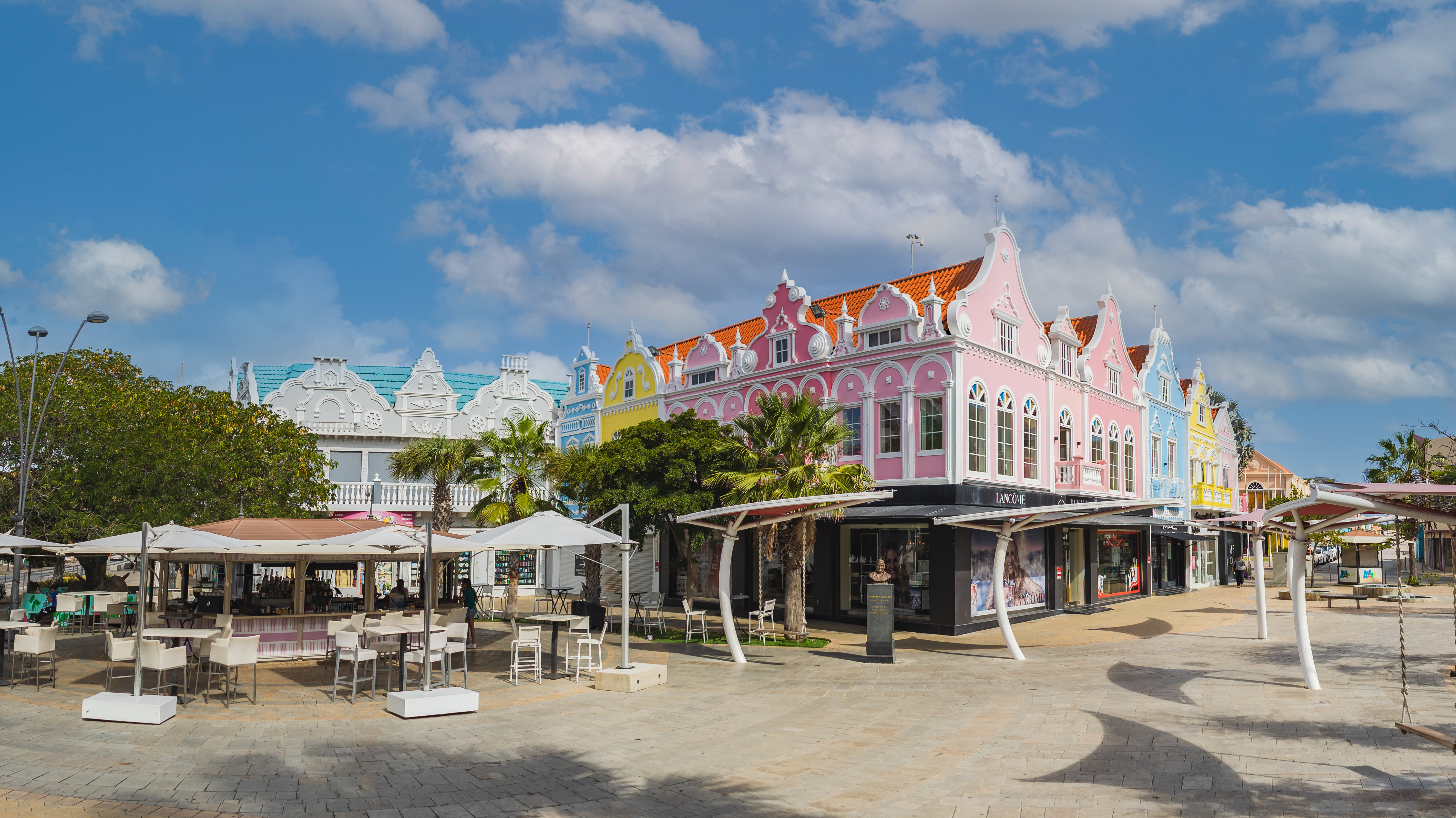 Voco Surfside Aruba by IHG 8/90
