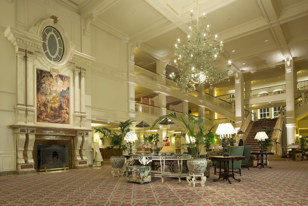 DISNEYLAND HOTEL 53/62