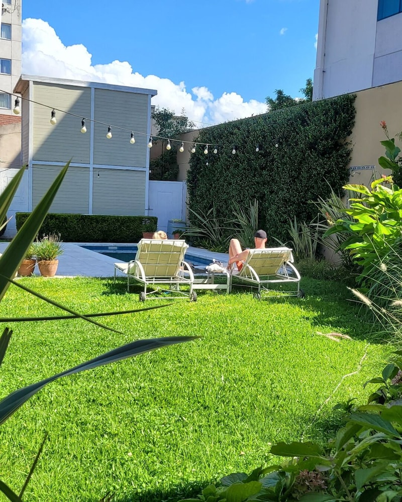Delvino Boutique Hotel 51/56