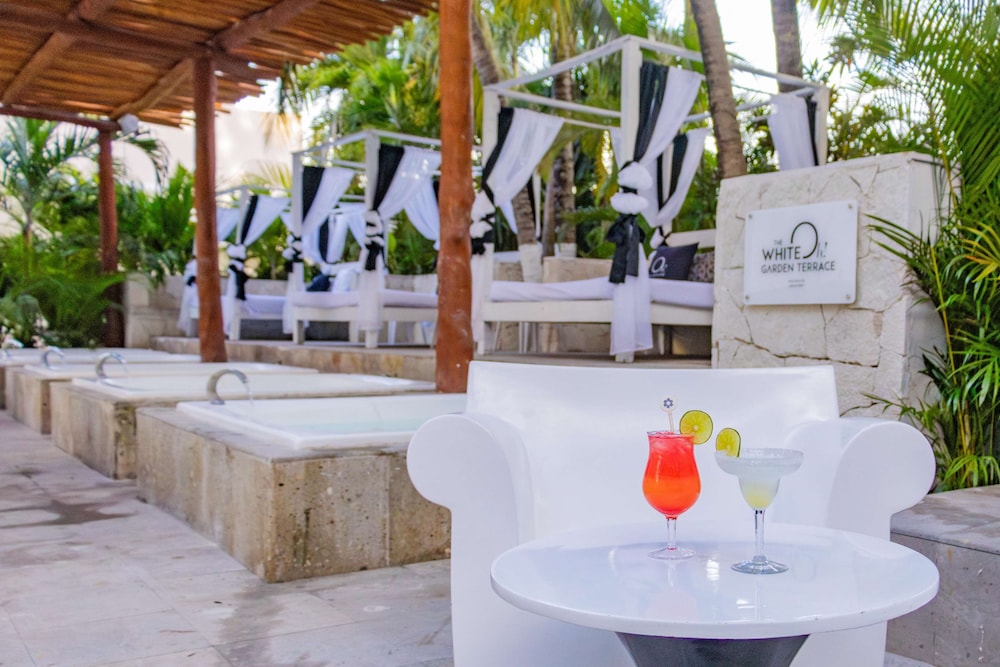 Oh! Cancun The Urban Oasis & Beach Club 9/59