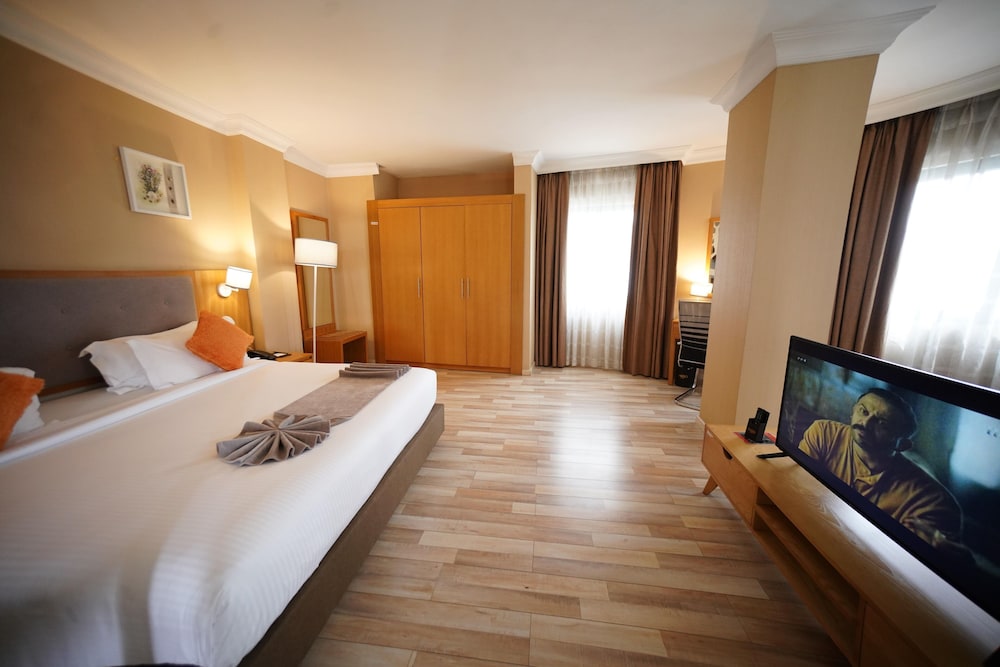 Mado Hotel 13/66