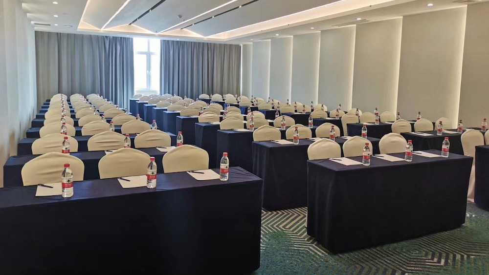 Holiday Inn Express Linyi West 66/82