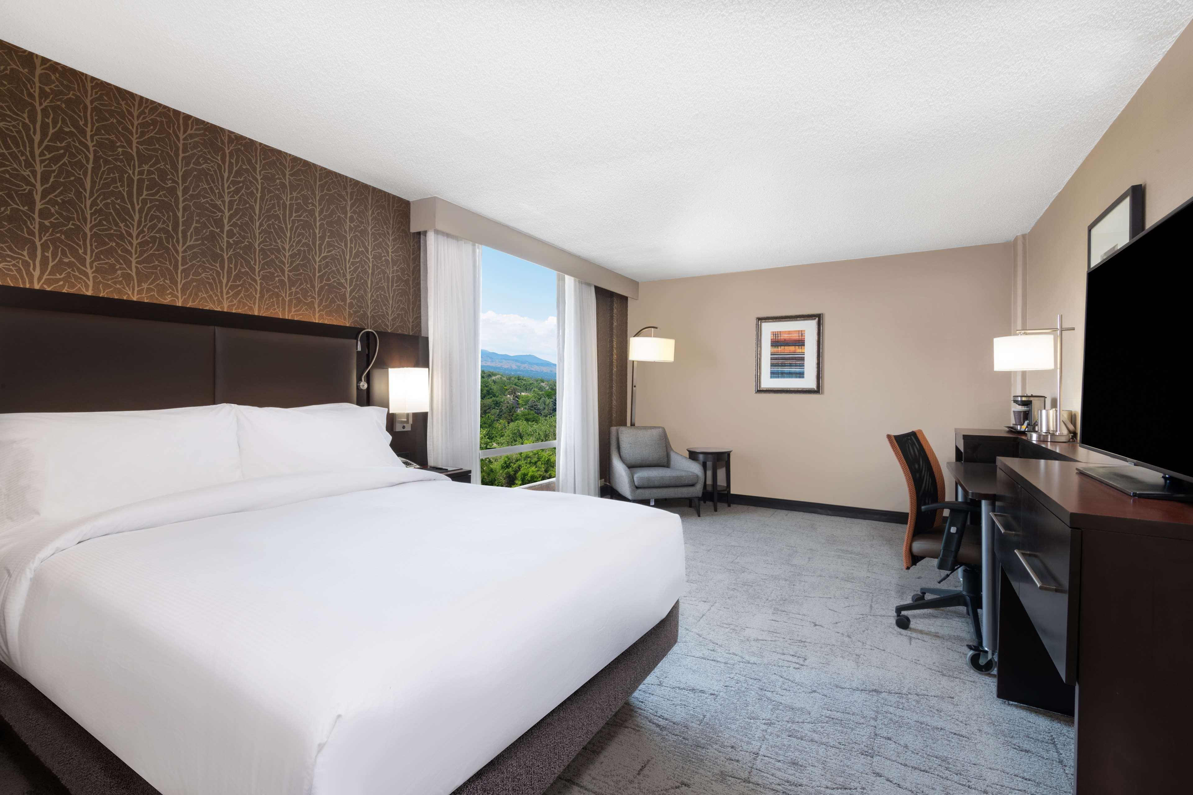 ROOM, QUEEN BED, MOUNTAIN VIEW, ACCESSIBLE