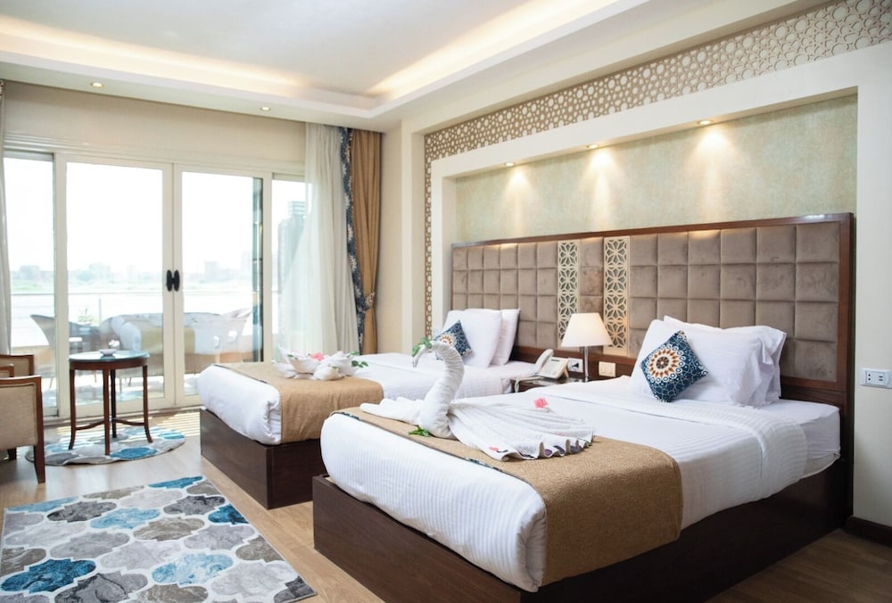 1 Bedroom, Superior, Queen Bed, River View