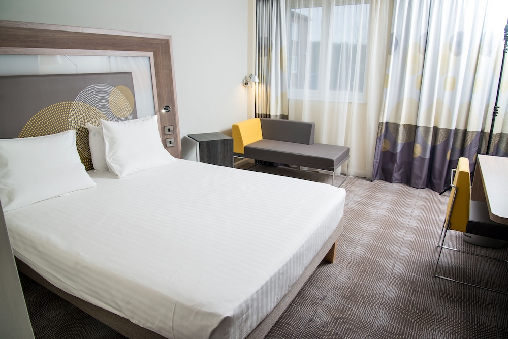 Novotel Coventry M6 J3 15/48