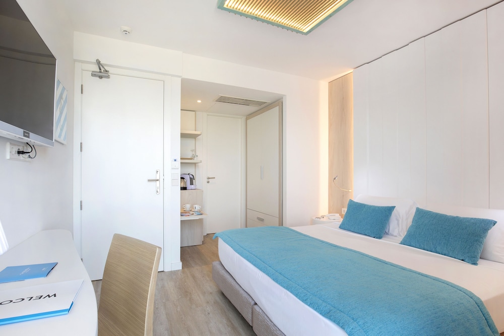 SUPERIOR, SEA VIEW, BALCONY
