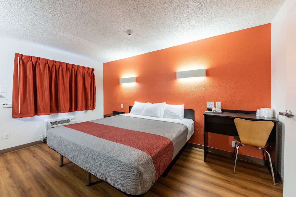 Motel6 North Richland Hills, TX 34/61