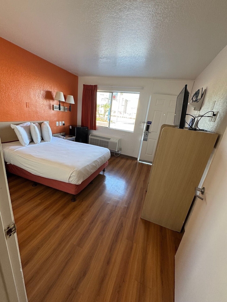 Motel6 Stanton, CA - Anaheim West 24/60