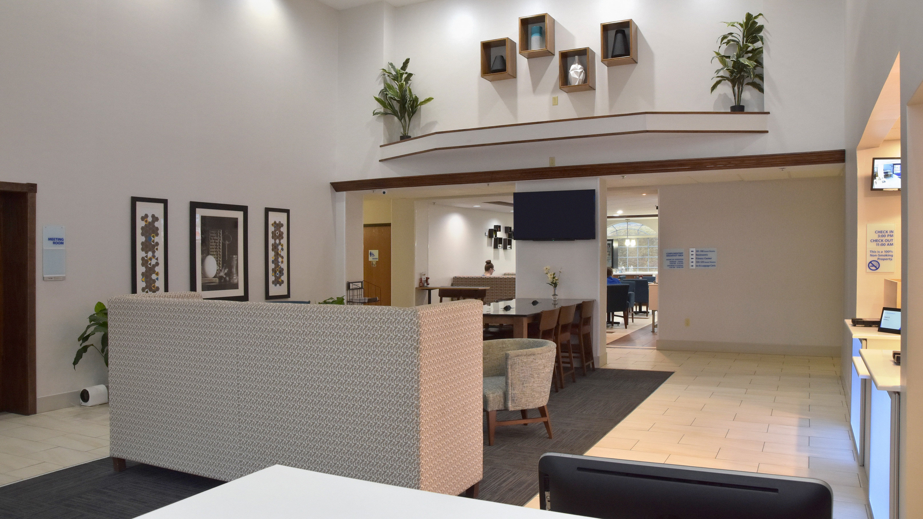Holiday Inn Express Mount Pleasant Scottdale 30/44
